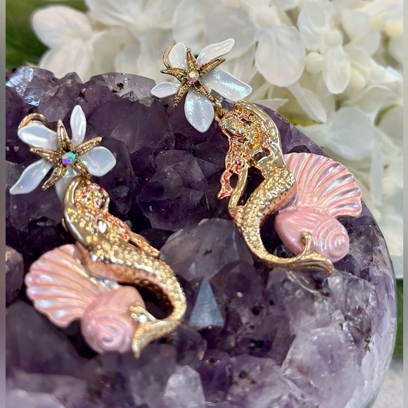 Betsey Johnson Jewelry - New BETSEY JOHNSON "flower offering mermaid on pink shells" gold tone ea…